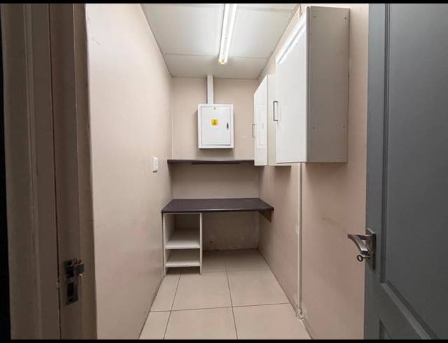 BUSINESS PROPERTY TO RENT IN HUMEWOOD